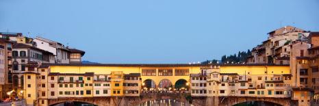 ) Across the fertile Po-plain and the wild Apennines we reach Florence, famous in the whole world for its works of art.