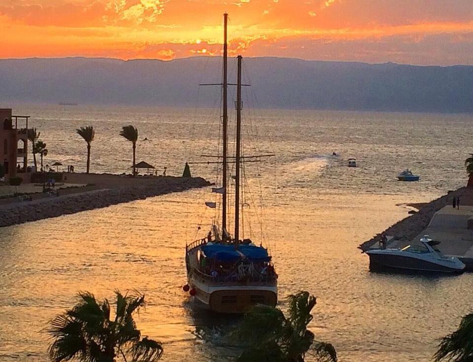 RED SEA BOAT TRIP YACHTING ACTIVITIES SUNSET CRUISE Sindbad 636 Yacht & Aladdin 24 Yacht Watch the magnificence of a sunset seen from both sides of the sea; observe the sun disappear behind the