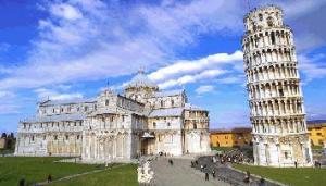 visit the SQUARE OF MIRACLES and to admire the Leaning Tower.