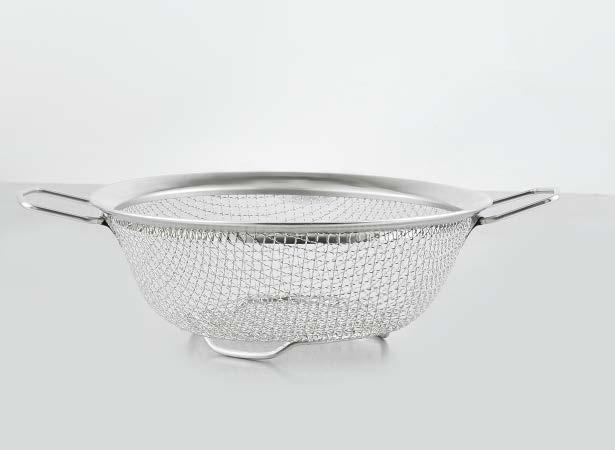 325-327 HEAVY DUTY PROFESSIONAL COLANDERS W/ EASY GRIP RIM Constructed in durable stainless steel for long lasting use.