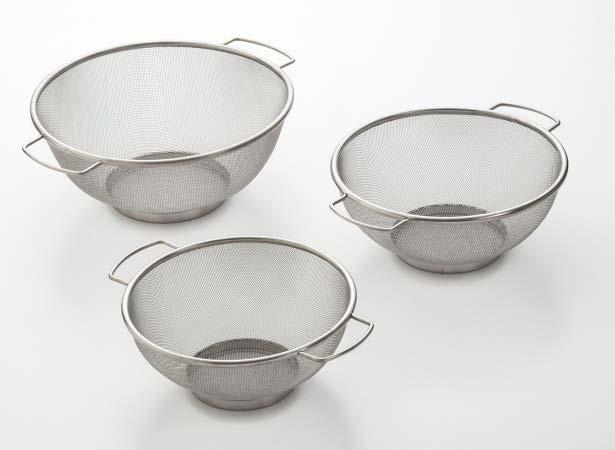 732 NEW ITEM 3 PIECE FINE MESH COLANDER W/ RESTING BASE Both ergonomically designed to be light and easy to hang, this 3 piece graduated fine mesh colander set is perfect for rinsing rice, lentils,