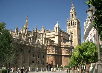 (MORNING TOUR) SEVILLA MAJESTUOSA: Price per person: 53 Tickets to monuments included Departure: DAILY Pick up point: Hotel or meeting point assigned by the agency Pick up time: 09:15hrs 09:45hrs