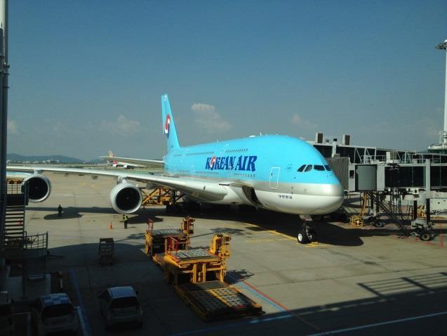 Overall speaking, from the passenger point of view, the A380 does feel comfortable and very quiet in the cabin, and in the Korean Air configuration there is plenty of room even in economy.