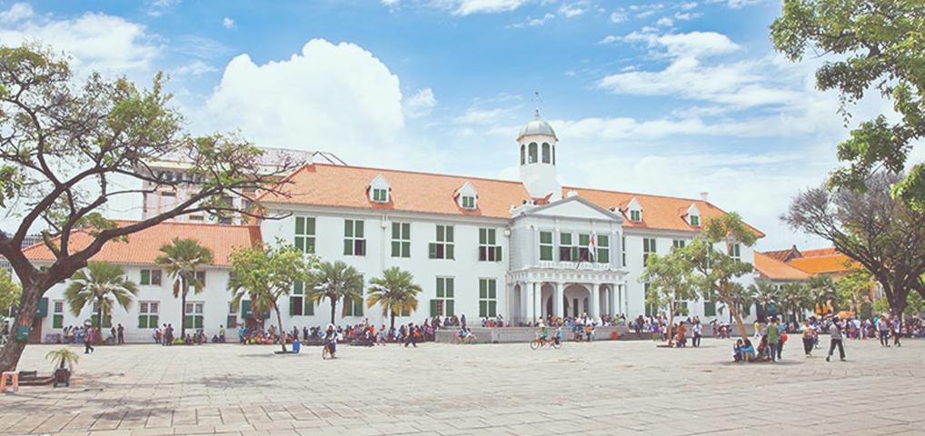Jakarta, Bromo and Jogjakarta Tour (6 Days, 5 Nights) Jakarta Tour (Jakarta Old Town or Oud Batavia) The neighbourhood contains Museums and Cafe that formerly Dutch East Indies Offices and Governor