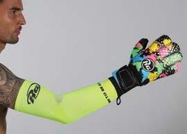 It has a zip closure and a ventilated mesh to allow the gloves to breath inside. A MUST HAVE ITEM FOR ALL KEEPERS!