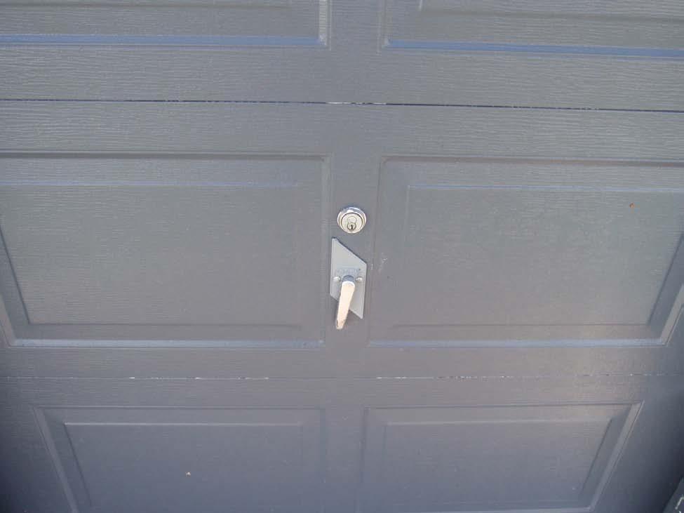 MAPLE STREET PARK BEACH HOUSE ADA STANDARD: 4.13.9 Knob on garage door on lower level is hard to grasp and operate.