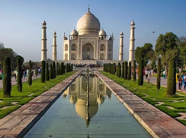 GOLDEN TRIANGLE Tour Route: Agra Jaipur (2) Tour Duration: 2 Nights / 3 Days Day 01: Delhi / Agra by train Sh. Exp / 0605 0810 Hrs. Agra / Jaipur by surface 254 Kms / 6 Hrs.