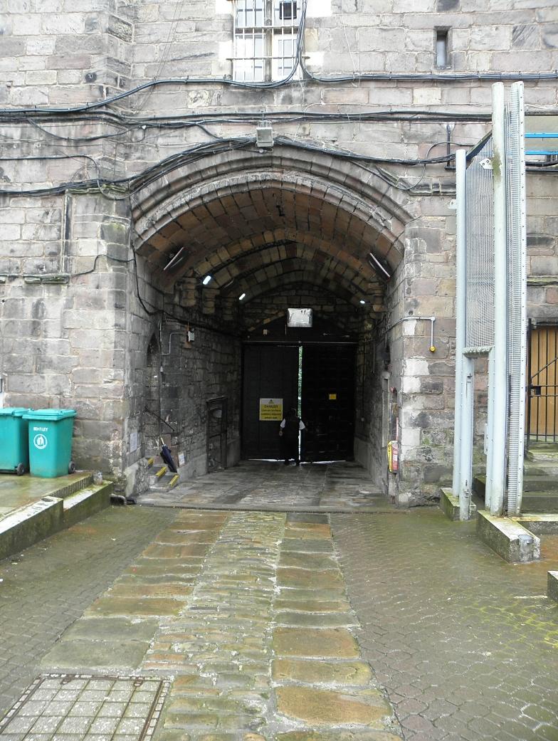 first 4 metres, probably indicating the current gatehouse contains the shell of an earlier
