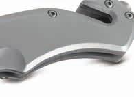 The belt cutter has a double blade system that guarantees safe and