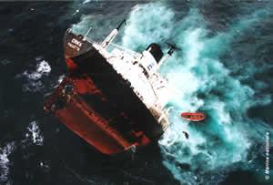 Structural failure en route + sinking: Erika, France, 1999 Oil tanker Erika, with 31 000 tonnes of heavy fuel on board, en route from le Havre to Singapore, suffers structural failure in a