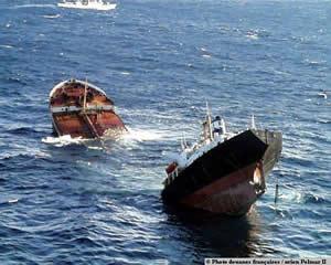 Sructural failure en route + towed away + sinking: Prestige, Spain, 2002 Oil tanker Prestige, with 77 000 tonnes of heavy fuel on board, en route from the Baltic Sea to the Indian Ocean, suffers