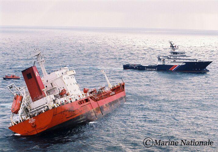 Collision + sinking in tow: Ece, British channel,2006 Chemical tanker loaded with 10 000 t of phosphoric acid colliding close to Casquets traffic lanes Sinks while on