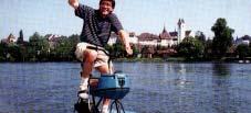 Почетен План Градба на велосипед за на вода Можност да плови на рамно и да го движи личност над водата Скицираната идеа е веќе во комерциална употреба www.