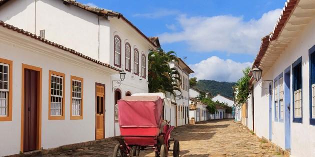 DAY 13 Tracing the Gold Trail Location: Paraty, Brazil The UNESCO World Heritage town of Paraty, with its old colonial houses and cobblestone streets, is surrounded by islands, sheltered beaches, and