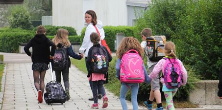 Walking bus and bike train to promote sustainable mobility Petra Očkerl Primary school pupils spend less and less of their time outdoors. Their daily journey to school is not active and independent.