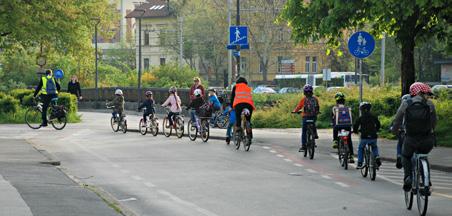 Bike train on its way to school, Ljubljana. Photo: IPoP three primary schools, one in Nova Gorica and two in Ljubljana.