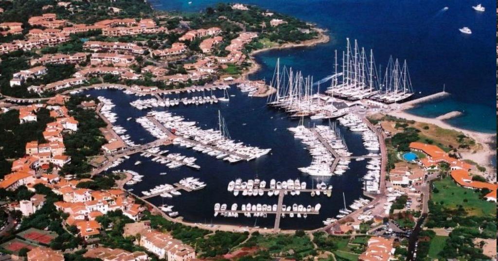 TEHNICAL CONCEPT / THE ASPECT OF ORGANISING TOURIST MARINAS Complete integration into the existing ambience Maximum protection of the environment Usage of traditional island ports and marinas