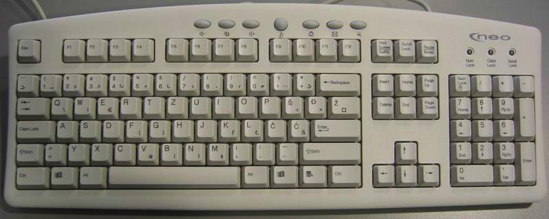 Početak rada na računaru Tastatura (keyboard) je ulazni uređaj koji se najviše koristi za unos podataka. Prilikom unosa korisnik na monitoru kontroliše ispravnost unijetih podataka.