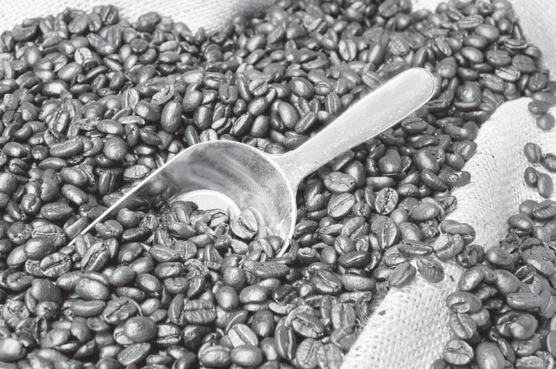 12 E Premte 30 Qershor 2017 GAZETA SOT ekonomi Doganat zbulojnë kontrabandën e kafesë, ndryshojnë çmimet e referencës Plas kontrabanda e kafesë në dogana, konsumi rritet me 35 ton, importi bie me 13