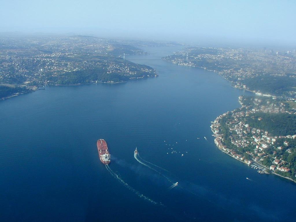 THE SHARPEST BEND OF ISTANBUL STRAIT Vessels are required at least 12