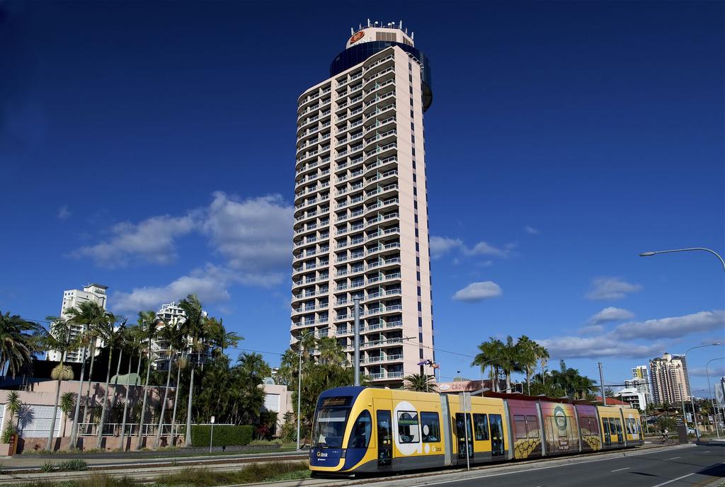CONNECTING TO THE GOLD COAST CONVENTION & EXHIBITION CENTRE G:Link, also known as the Gold Coast Light Rail is the 13-kilometre rail connecting Griffith University Hospital in Southport to the