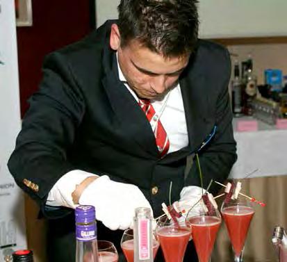 MENGEŠKI UTRIP Na državnem prvenstvu v mešanju barskih pijač osvojil odlično tretje mesto Izkušeni in dolgoletni barman Tomaž Fartek se je 18.