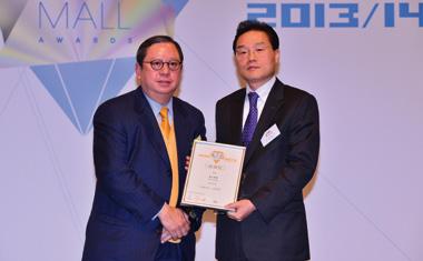 Shaping the Future Other Community Initiatives 21 January 2014 HKTB supports Shopping Mall Awards HKTB Chairman Dr Peter Lam was invited to act as a guest of
