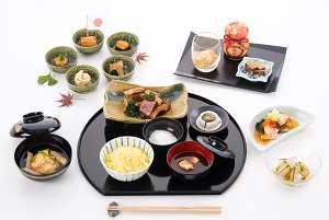 Japan Airlines to Introduce Select Autumn Menu in JAL s Exclusive Restaurant in the Sky TOKYO August 28, 2014: Japan Airlines (JAL) will introduce enhanced in-flight meals on international flights