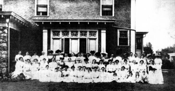 Nathaniel Grat Ervin House Members of the Tuscola Woman s Club and guests are pictured in a 1909 photo taken at the Ervin house at 701 North Main Street.
