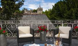 Hotel PAVILLON DES LYS Pavillon des Lys has been voted one of the BEST 4-star boutique hotels in the Loire Valley!