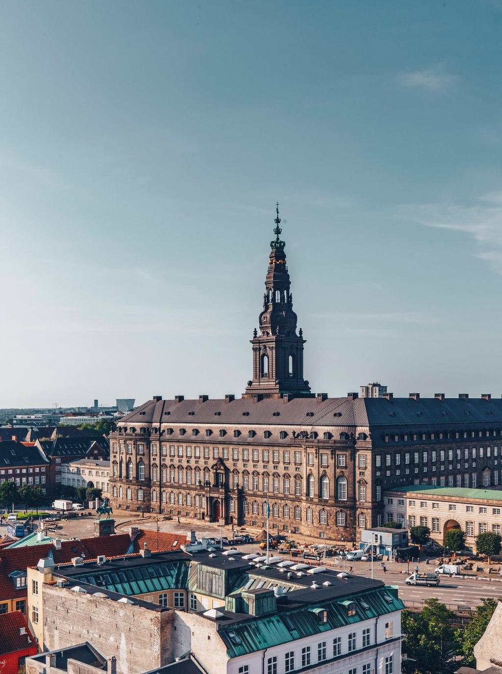 EXPLORE COPENHAGEN FREE ENTRANCE TO CHRISTIANSBORG PALACE This is where presidents and kings dine with the Queen in the grandiose Great Hall (Riddersalen).