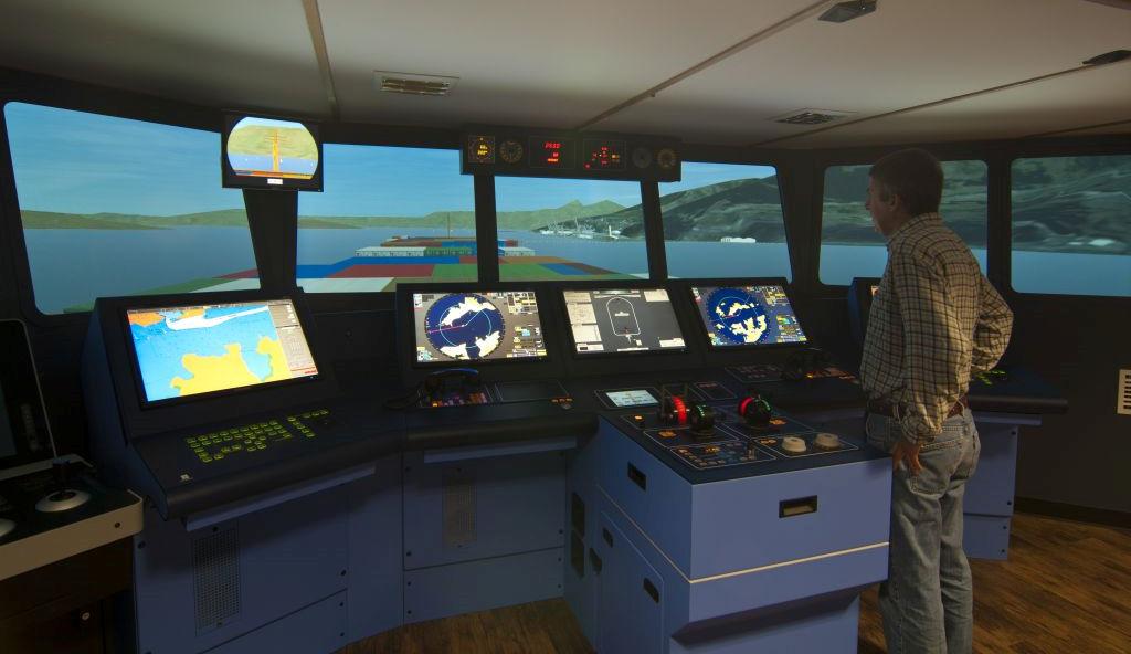 function displays showing radar and conning screens and it can be used for port specific training.