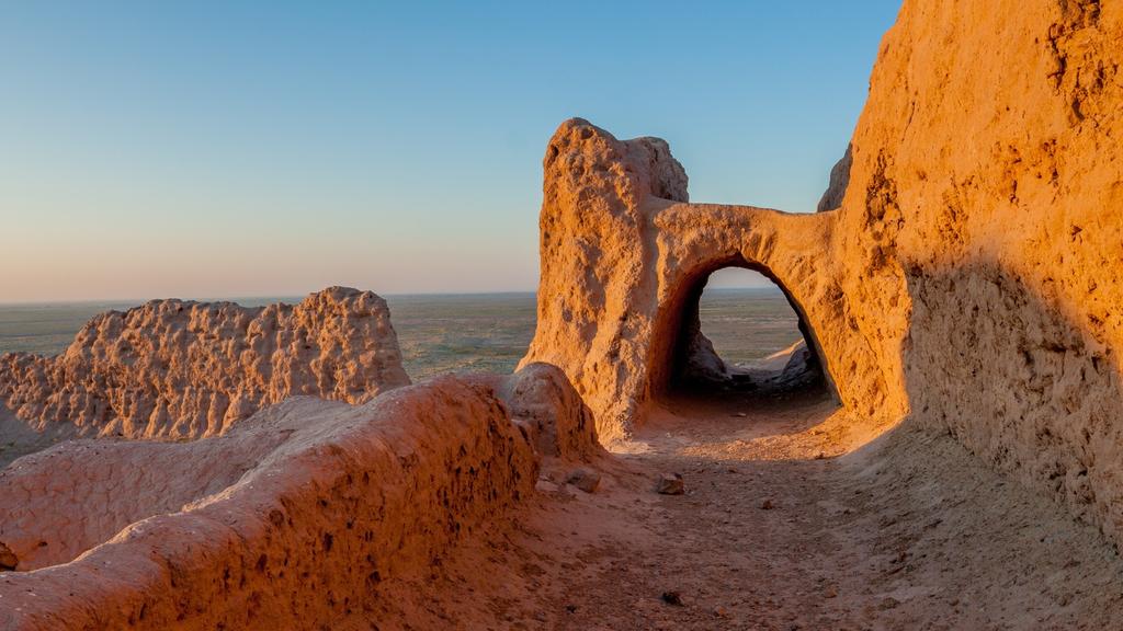A journey to remote Nukus will introduce you to one of the world s finest collections of Soviet avant-garde artwork, before visiting the shores of the Aral Sea and the desert castles that lie along
