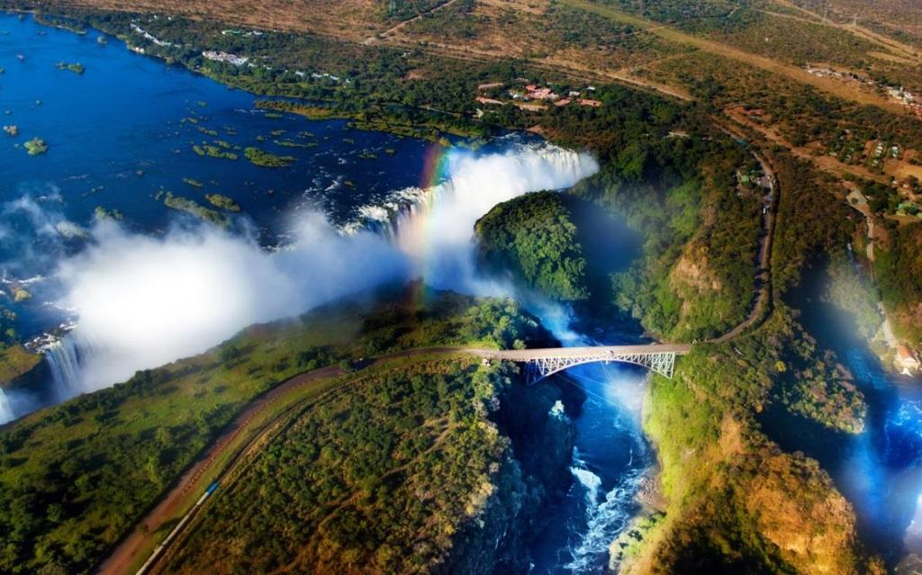 Najpoznatije destinacije avanturističkog turizma u svijetu svakako su: Viktorijini slapovi na rijeci Zimbabve, juţna Afrika, kanjon rijeke Colorado u SAD-u, Alpska područja u Europi, Nepal, Istočna