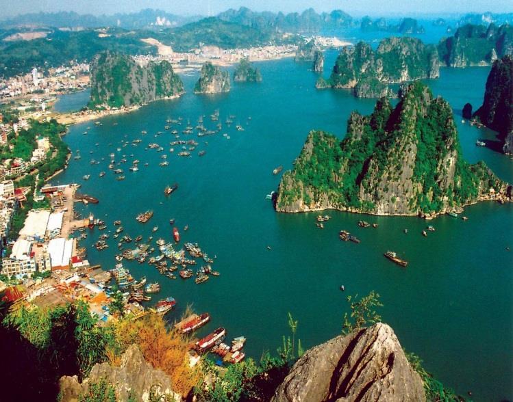 Halong Halong Majestic Cruise (B/L/D) 08:00 08:30 Our tour guide
