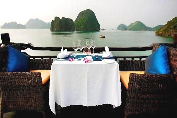 13.00 14.00: Lunch enjoy deluxe Vietnamese Set Menu. 15.30: Transfer by tender from boat to Surprising Cave. 16.