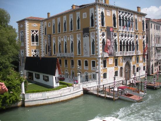 The Palace is the most representative symbol of Venice's culture, which, together with the Basilica of San Marco at the back and the Piazzetta in the forefront, forms of the most famous sceneries in