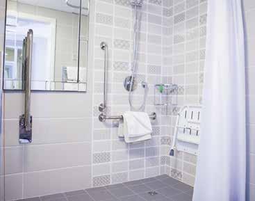 A fixed shower seat is provided at a height of 48cm. A movable shower chair can be provided. The shower has a single lever, wall-mounted tap. The height of the shower head can be adjusted.
