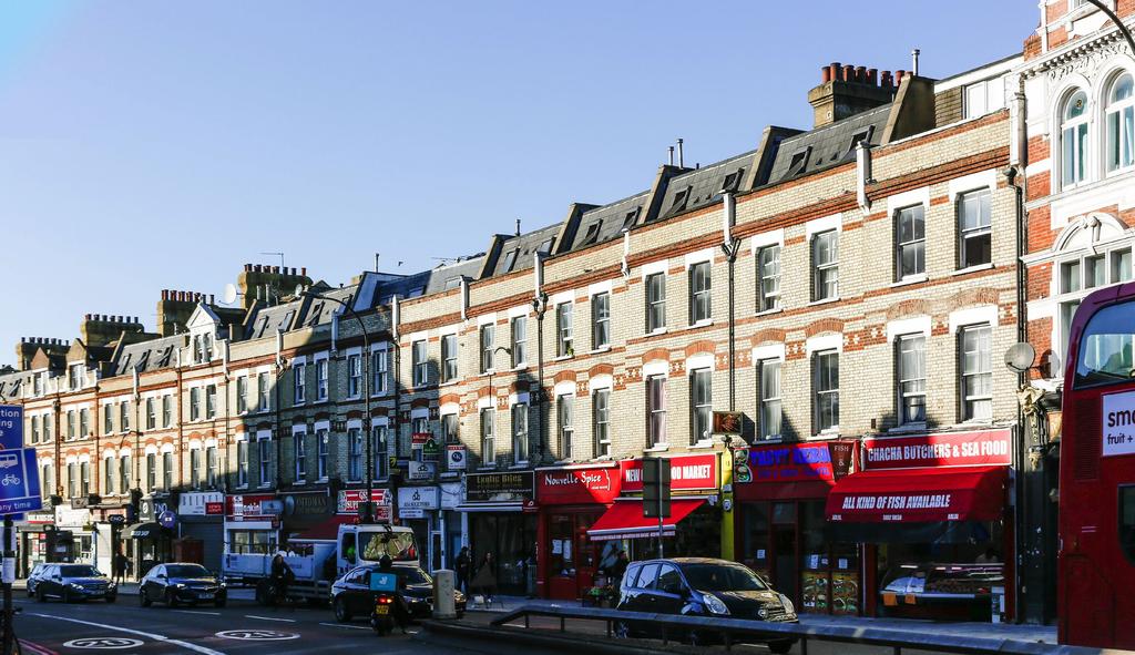 321 301-321(Excluding 319) 301-317 INVESTMENT CONSIDERATIONS n Prominent parade of 10 lock-up shop units totalling 11,672 sq ft n Located in the densely populated London suburb of New Cross (London