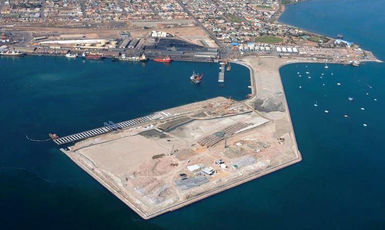 Only the inner side of the artificial peninsula serves as a berth, while the north and west sides act as an additional breakwater.