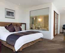 sporting events, Botanical Gardens and Central Market all within walking distance from the hotel. All rooms at Mercure Grosvenor Hotel Adelaide have warm colours and contemporary furniture.