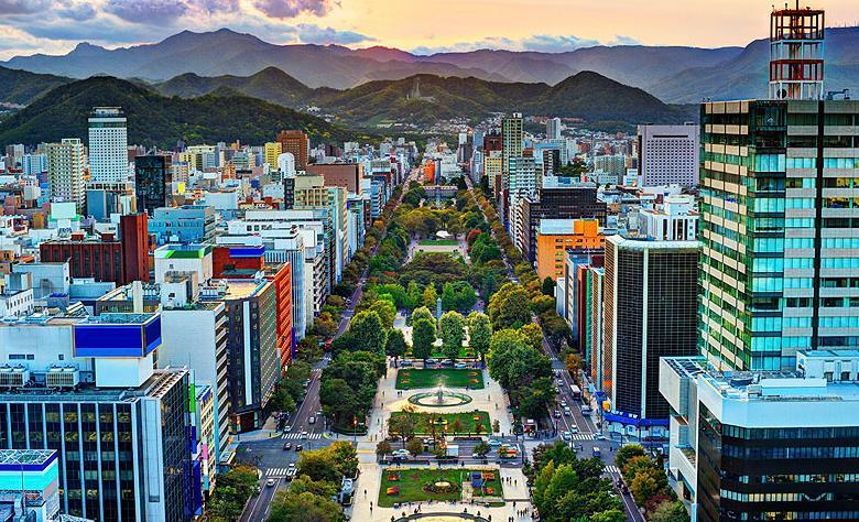 11. SAPPORO (JAPAN) Urban Tourism combined with mountain tourism Rich natural /cultural resources/attractions Well developed infrastructure for mega-events Environmental friendly public space