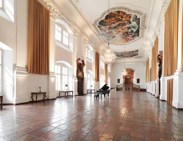 PERFORMANCES June 29, 2014 Festival Gala Concert conducted by Henry Leck at Residenz Salzburg The Salzburg residence within the city is an early baroque building located next to the cathedral, and