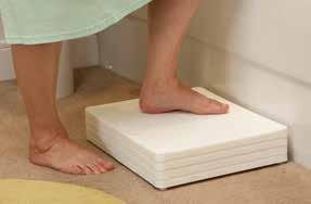 of the bath by flipping the step over. One side gives a 4 inch (10cm) step and the other gives a higher 6 inch (15cm) step.