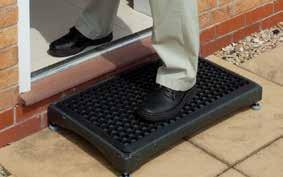 DERBY HALF STEP FEATURES A SLIP RESISTANT MAT AND ADJUSTABLE LEVELLING FEET. LANGHAM HALF STEP AN ATTRACTIVE, COST-EFFECTIVE STEP.