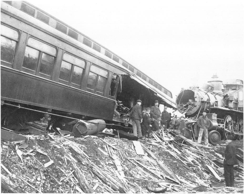 of place and the smoking car split the switch and was detailed, likewise derailing the baggage car and tender, causing the accident. Northbound locomotive No.