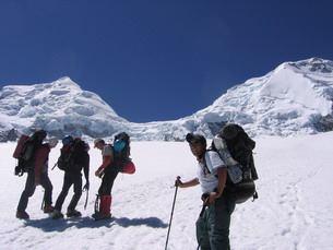 Near to the Garganta (Throat) between Huascarán Sur and Norte there are usually 2 large crevasses to negotiate.