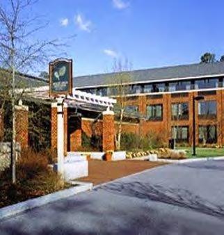 Colonial Williamsburg April 11-14, 2016 Accommodations at the Williamsburg Woodland Hotel Transportation throughout the trip 24-Hour staff