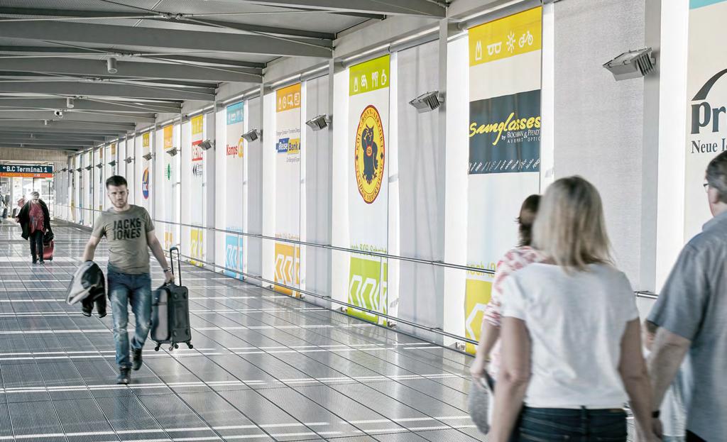 Cross-over Terminal 1 to Terminal 2 sunblinds (departure level) T1L-X004 Ensure you leave a lasting impression Design sun blinds to surprise your target group with a creative advertising format.