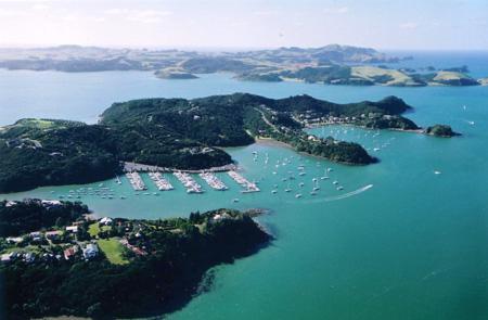 The townships of this historic bay are infused with both Maori and European history. You'll find out why the Bay of Islands is considered to be the birthplace of New Zealand as a bi-cultural nation.